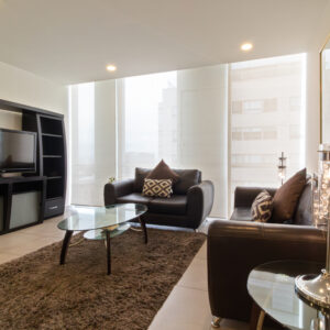 ESQUINERO AMUEBLADO DE 2 RECAMARAS Y FAMILY ROOM